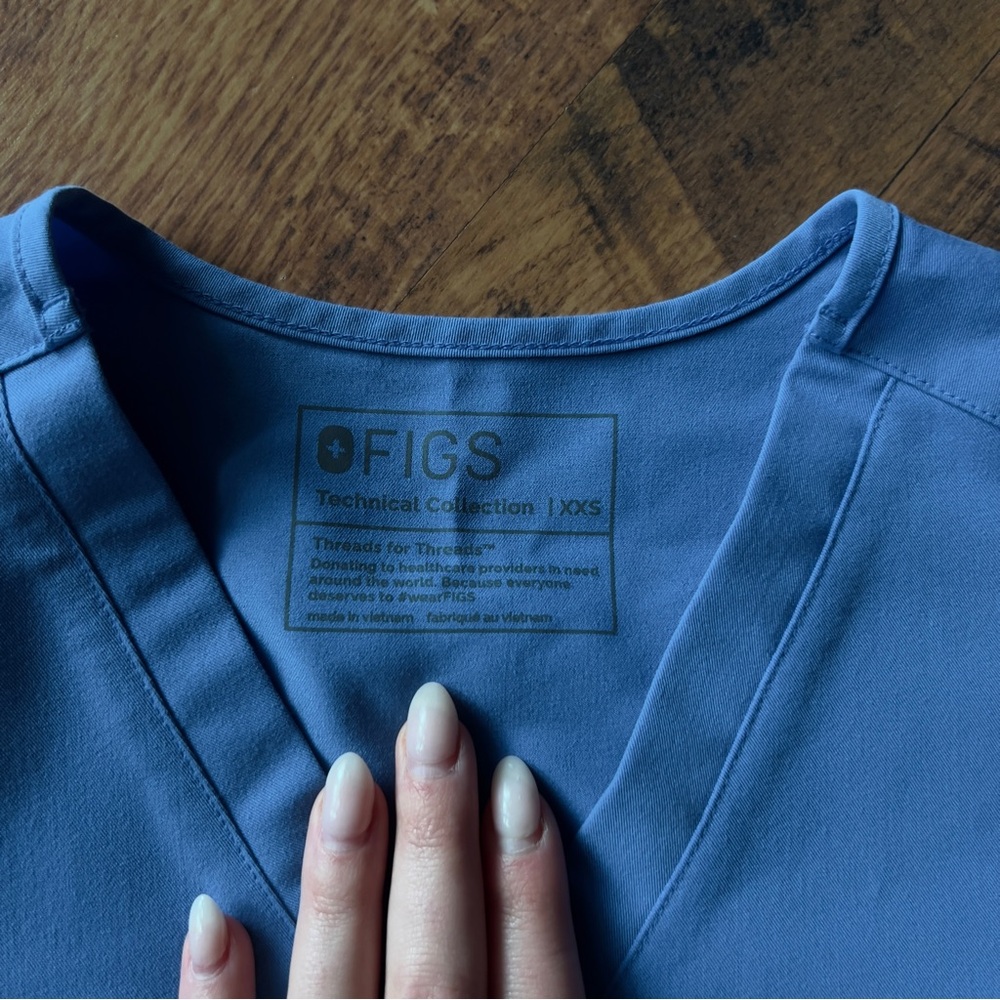 FIGS SCRUB TOP - Picture 4 of 4